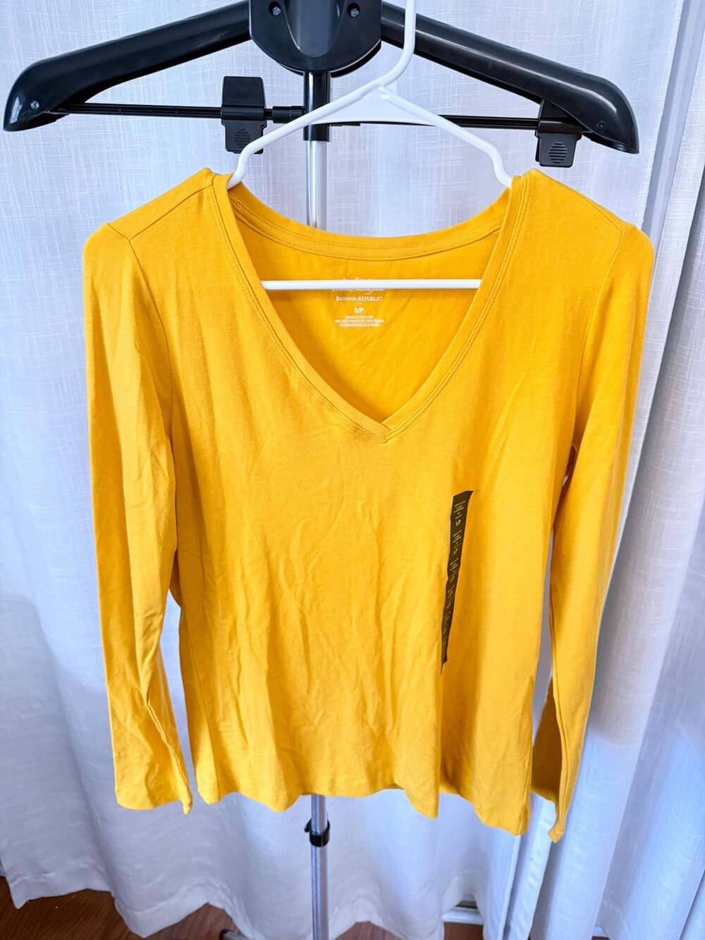 Banana Republic Timeless Tee Women’s NWOT Size S Mustard Yellow